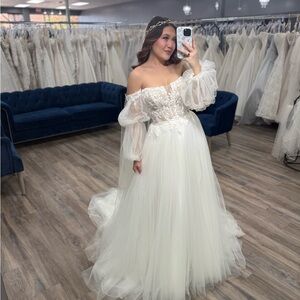 BRAND NEW Stella York Whimsical A-Line Wedding Dress 7573